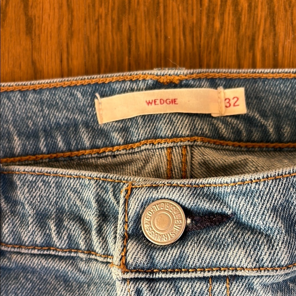 Levi’s women’s wedgie jeans size 32 - Picture 3 of 5